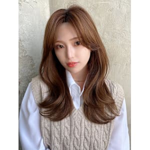 大人かわいいくびれヘアセミロング × ミルクティーベージュ