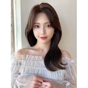 大人かわいいくびれヘアセミロング × ミルクティーベージュ