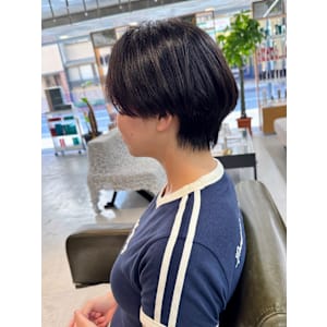 小顔マッシュショート