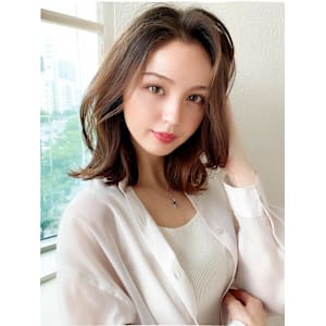 2wayバングでイメチェン顔まわりレイヤーのくびれヘアが人気