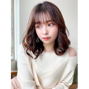 2wayバングでイメチェン顔まわりレイヤーのくびれヘアが人気