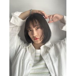 顔まわりレイヤー×内巻きボブ