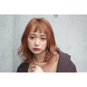 軽さのあるハイトーンエアリーパーマ