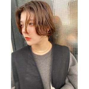スタイル 毛流れセンターパートショートボブ