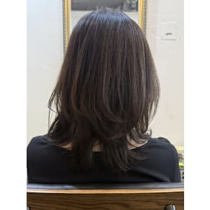 チャコールブラウン レイヤーカット 無造作 ミディアム