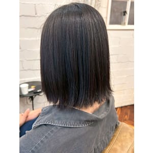 ブルーブラック ボブ ストレートヘア ハイライトカラー