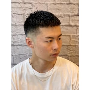 クロップ×フェードスタイル - 銀座マツナガ 新宿野村ビル店【ギンザマツナガ シンジュクノムラビルテン】掲載中