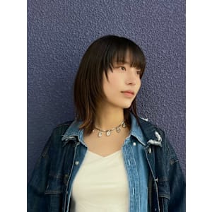 ミディアムウルフ レイヤーカット 顔周りレイヤー