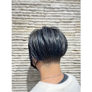 透明感ブルーブラックアッシュグレージュブリーチカラー