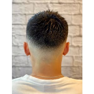 クロップ×フェードスタイル - 銀座マツナガ 新宿野村ビル店【ギンザマツナガ シンジュクノムラビルテン】掲載中