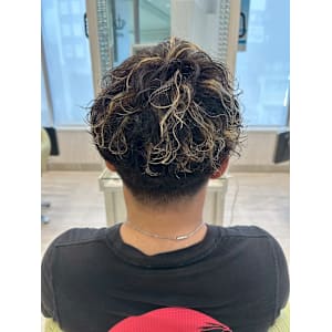 ツイスパ×刈り上げ×ツーブロックで男らしいエッジをプラス