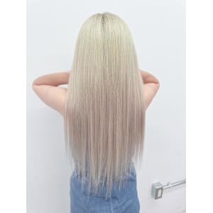 ハイトーンロングでおなじみ！ホワイトブロンド！