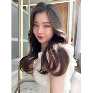 大人かわいいくびれヘアセミロング × ミルクティーベージュ