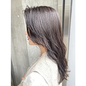 パープルグレージュ×ハイコントラスト