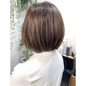 ナチュラルベージュ丸みショートボブ