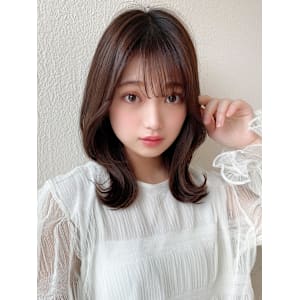 シースルーぱっつん前髪で結んでかわいいフェイスレイヤー