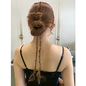 ヘアセット 結婚式アレンジ お団子 カチモリ風 三つ編み