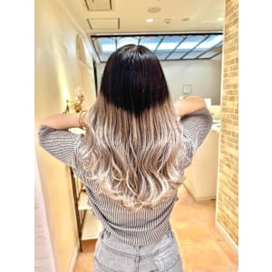 【HIROHUMI】ブリーチでダークグレージュ