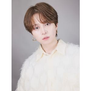 センターパート シースルー ナチュラルヘア