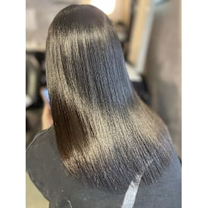 《三宅悠斗》髪質改善/縮毛矯正/艶髪