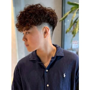 スペインカール 刈り上げ 強めパーマ 20代 ツーブロック