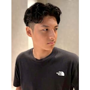 アップバング ツーブロック フェザーパーマ センターパート