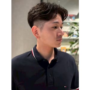 フェザーパーマ カルマパーマ センターパート ツーブロック