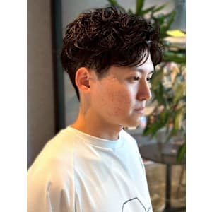 ツイストスパイラルパーマ センターパート 束感 ツーブロック