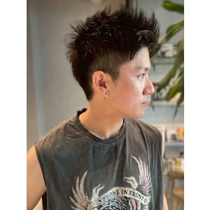 スパイキーショート アップバング 20代 ツーブロック