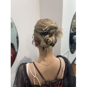 ボブヘアアレンジ/ツインシニヨンアレンジ/カチモリヘア