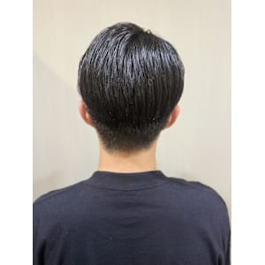 七三分けナチュラルバックショート