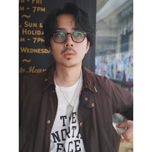 ニュアンスセンターパートニュアンスパーマ刈り上げメンズパーマ