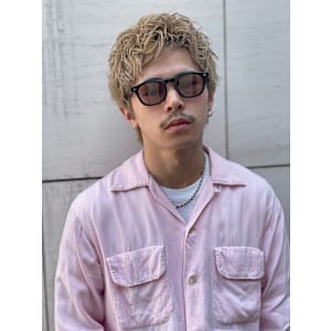 スパイキーショートフェザーアップバング刈り上げメンズショート