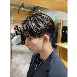 ニュアンスセンターパートニュアンスパーマ刈り上げメンズパーマ