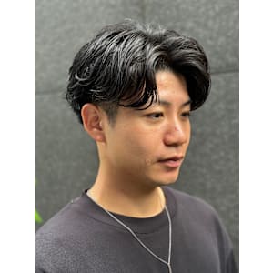 刈り上げセンターパートパートニュアンスパーマフェザーパーマ