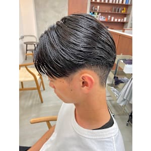 刈り上げセンターパートニュアンスパーマ