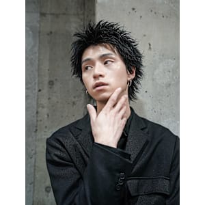 スパイキーショートフェザーアップバングピンパーマ