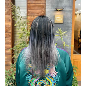 黒×白　モード系カラー