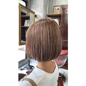 ハイライトベージュ×ショートボブ