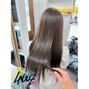 ナチュラルグレージュストレート【透明感ツヤ髪】