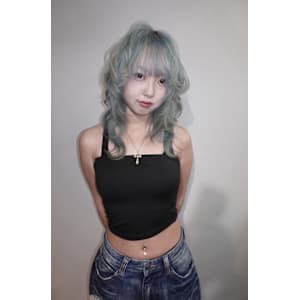 シルバー　ケアブリーチ　レイヤーカット　表参道/原宿 - Null 表参道本店 デザインカラー/ダブルカラー【ヌル】掲載中