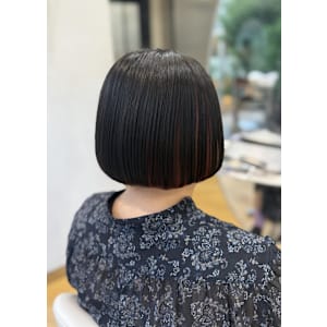 【まとまるボブ×インナーカラー】