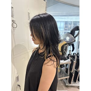 レイヤー×ウルフカット×前髪長め×インナーカラー×横浜