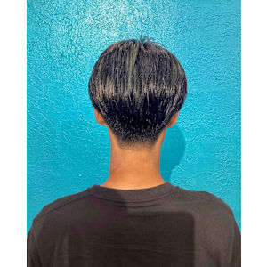 センターパートにカーキハイライト