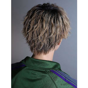 横顔が映えるマッシュウルフショート ツイスパ