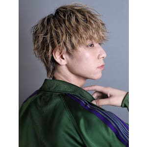 横顔が映えるマッシュウルフショート ツイスパ