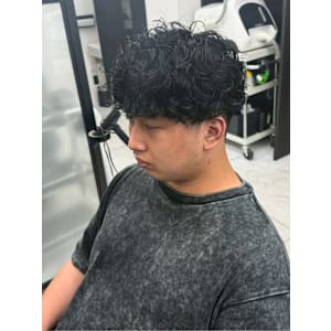 スパイラルパーマ　ミニプードルパーマ　ツーブロック　刈り上げ