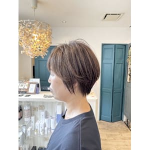 大人女性に似合うナチュラルショートボブ