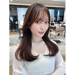 大人かわいいくびれヘアセミロング × ミルクティーベージュ