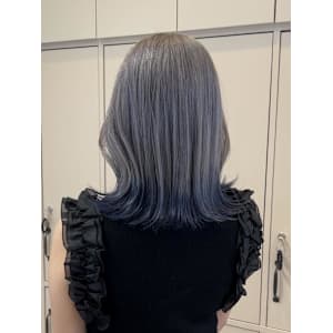 シルバーベースにネイビーのエンドカラー♪